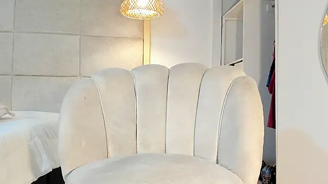 VioletHilton online show from September 30, 2025, 7:20 pm