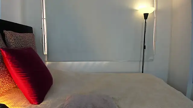 LunaVelvet777 online show from February 5, 2026, 3:52 pm