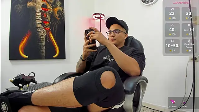 Dash Bukoski online show from October 31, 2025, 4:09 am