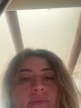 Snapshot of M1l3yD3w chatting on November 26, 2025, 4:07 pm M1l3yD3w online show from November 26, 2025, 4:07 pm