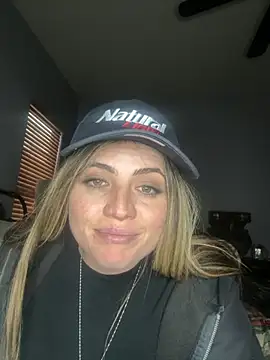 Snapshot of M1l3yD3w chatting on November 22, 2025, 8:51 pm M1l3yD3w online show from November 22, 2025, 8:51 pm