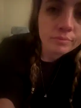 Snapshot of M1l3yD3w chatting on November 21, 2025, 12:31 am M1l3yD3w online show from November 21, 2025, 12:31 am