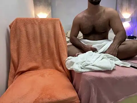 CasadoLutadorBigStuds online show from May 28, 2026, 9:32 pm