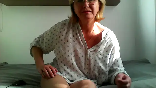 Snapshot of IrynaMolbertx chatting on September 27, 2025, 1:39 pm IrynaMolbertx online show from September 27, 2025, 1:39 pm