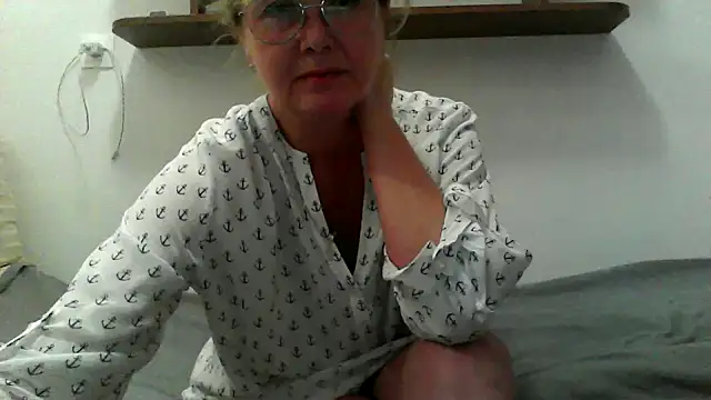 Snapshot of IrynaMolbertx chatting on September 30, 2025, 8:04 pm IrynaMolbertx online show from September 30, 2025, 8:04 pm