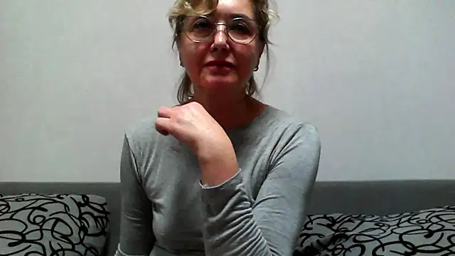 Snapshot of IrynaMolbertx chatting on October 11, 2025, 8:10 pm IrynaMolbertx online show from October 11, 2025, 8:10 pm