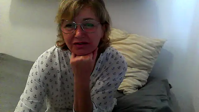 Snapshot of IrynaMolbertx chatting on September 19, 2025, 7:56 am IrynaMolbertx online show from September 19, 2025, 7:56 am