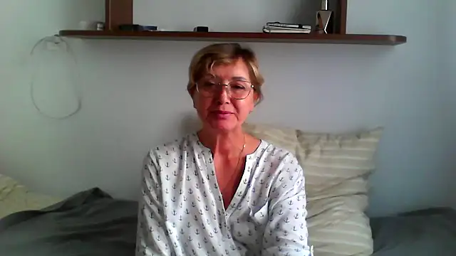 Snapshot of IrynaMolbertx chatting on September 22, 2025, 1:39 pm IrynaMolbertx online show from September 22, 2025, 1:39 pm