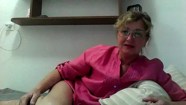 Snapshot of IrynaMolbertx chatting on September 17, 2025, 7:27 pm IrynaMolbertx online show from September 17, 2025, 7:27 pm