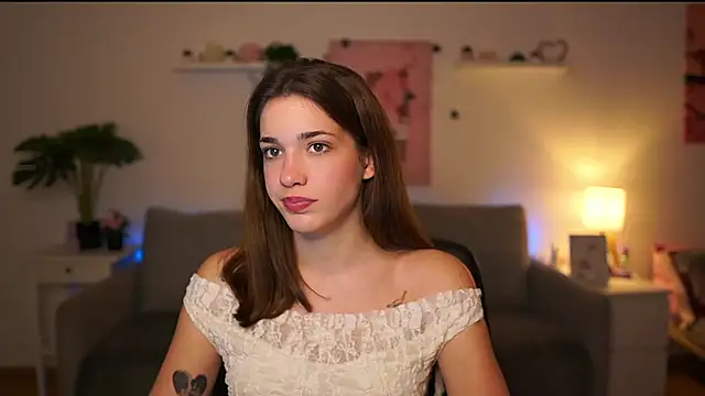 kissie cat online show from December 17, 2025, 2:11 pm