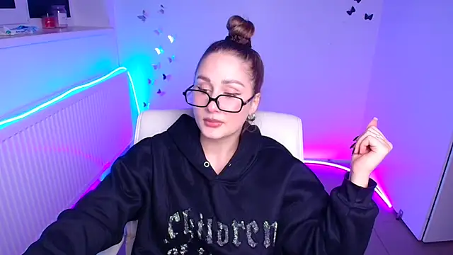 Stefanie Sweet online show from October 21, 2025, 11:53 am