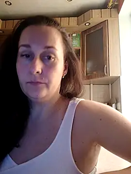 Amandda  online show from September 27, 2025, 2:45 pm