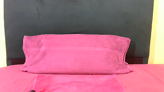 OnionBooty23 online show from October 4, 2025, 10:17 am