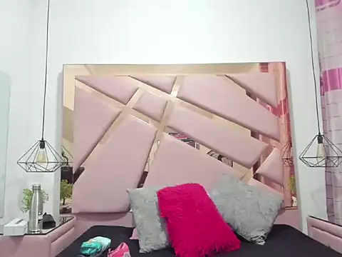 Snapshot of MiaCours chatting on September 12, 2025, 6:29 pm MiaCours online show from September 12, 2025, 6:29 pm