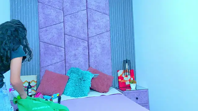 Snapshot of MiaCours chatting on November 9, 2025, 1:04 pm MiaCours online show from November 9, 2025, 1:04 pm