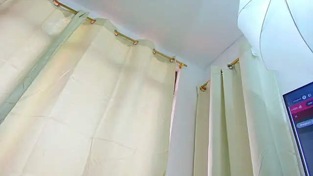 Snapshot of MiaCours chatting on October 22, 2025, 1:10 pm MiaCours online show from October 22, 2025, 1:10 pm