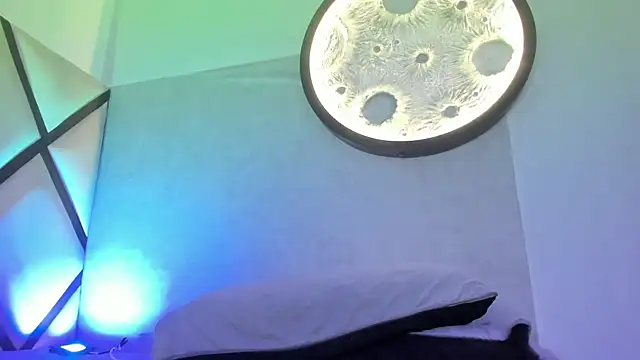 venus-03 online show from November 30, 2025, 3:57 pm