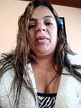 Mia-Glow online show from February 9, 2026, 11:41 am