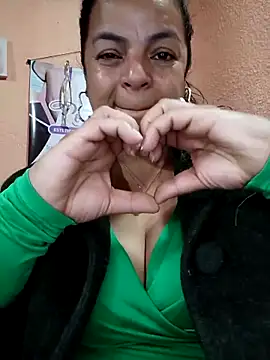 Mia-Glow online show from February 3, 2026, 12:10 pm