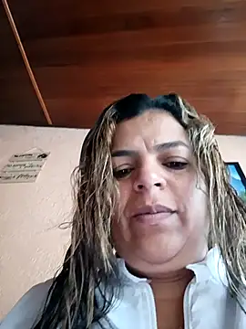 Mia-Glow online show from February 5, 2026, 12:12 pm