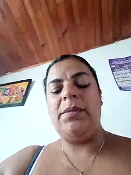 Mia-Glow online show from April 17, 2026, 7:06 pm