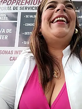 Mia-Glow online show from December 2, 2025, 12:18 pm