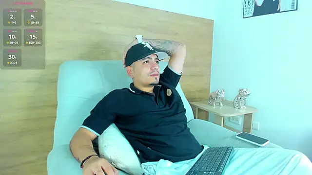 OwenStonne  online show from October 30, 2025, 4:33 am