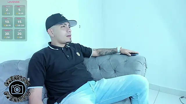 OwenStonne  online show from October 5, 2025, 4:03 am