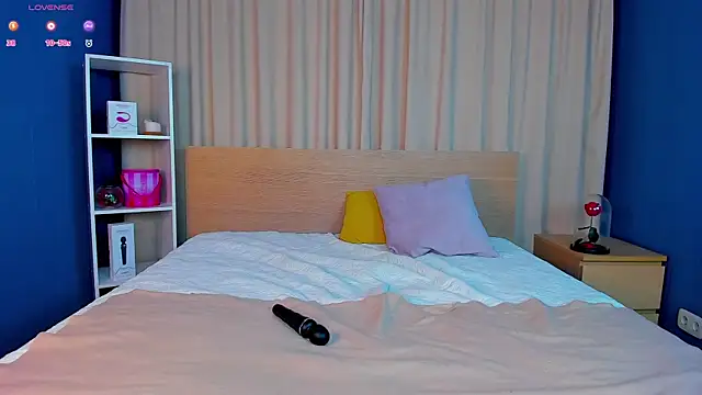 LouisaChaobal online show from November 3, 2025, 2:06 am