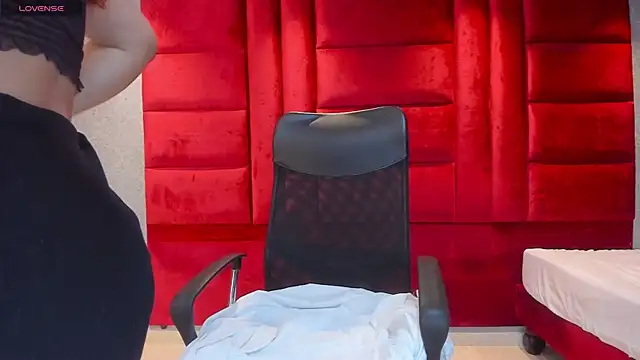 VictoriaFerro online show from December 4, 2025, 2:27 pm