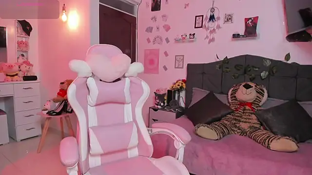 Fia   online show from October 1, 2025, 1:00 am