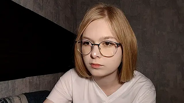 Snapshot of LiaVibes chatting on September 20, 2025, 8:08 am LiaVibes online show from September 20, 2025, 8:08 am