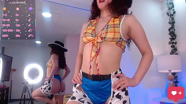 Snapshot of Tiffanygh_ chatting on October 15, 2025, 7:44 pm Tiffanygh online show from October 15, 2025, 7:44 pm