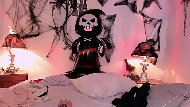 Snapshot of zeus_blaze chatting on October 4, 2025, 5:58 pm zeus blaze online show from October 4, 2025, 5:58 pm