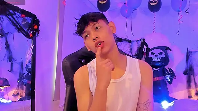 Snapshot of zeus_blaze chatting on November 1, 2025, 8:03 pm zeus blaze online show from November 1, 2025, 8:03 pm