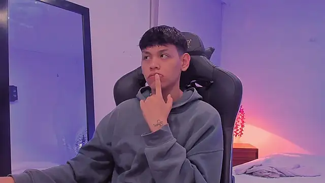 Snapshot of zeus_blaze chatting on September 10, 2025, 3:27 am zeus blaze online show from September 10, 2025, 3:27 am