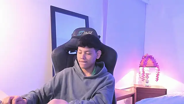 Snapshot of zeus_blaze chatting on September 10, 2025, 3:33 pm zeus blaze online show from September 10, 2025, 3:33 pm