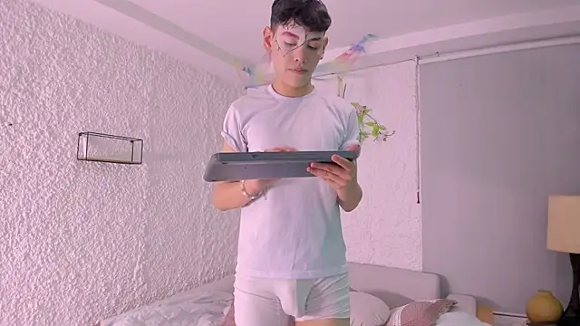 Snapshot of zeus_blaze chatting on October 22, 2025, 4:34 am zeus blaze online show from October 22, 2025, 4:34 am