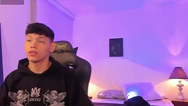 Snapshot of zeus_blaze chatting on November 10, 2025, 7:52 pm zeus blaze online show from November 10, 2025, 7:52 pm