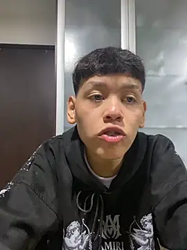 Snapshot of zeus_blaze chatting on September 13, 2025, 1:16 am zeus blaze online show from September 13, 2025, 1:16 am