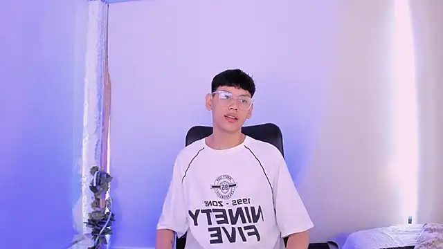 Snapshot of zeus_blaze chatting on September 9, 2025, 12:14 pm zeus blaze online show from September 9, 2025, 12:14 pm