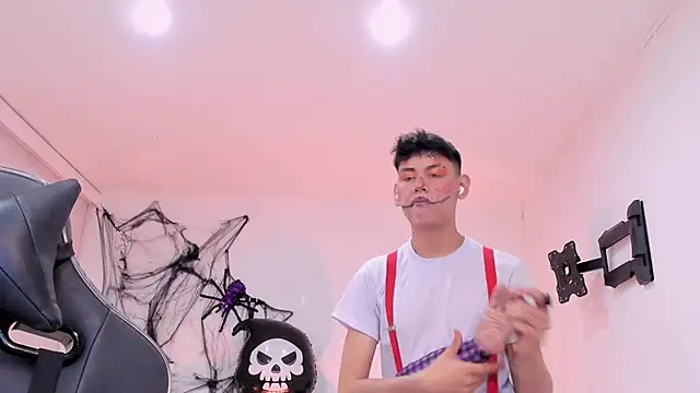 Snapshot of zeus_blaze chatting on October 3, 2025, 12:28 pm zeus blaze online show from October 3, 2025, 12:28 pm