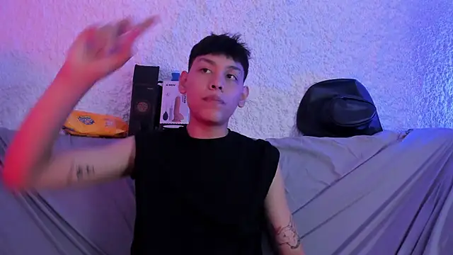 Snapshot of zeus_blaze chatting on November 14, 2025, 7:50 pm zeus blaze online show from November 14, 2025, 7:50 pm