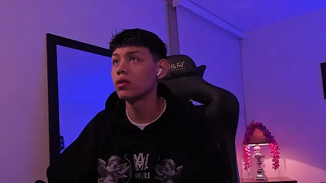 Snapshot of zeus_blaze chatting on September 18, 2025, 3:31 am zeus blaze online show from September 18, 2025, 3:31 am