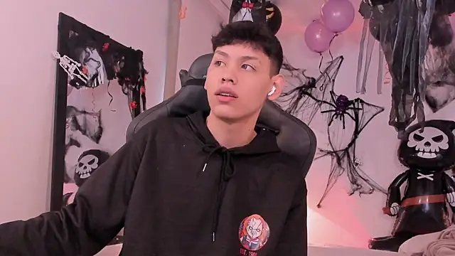 Snapshot of zeus_blaze chatting on October 8, 2025, 12:17 pm zeus blaze online show from October 8, 2025, 12:17 pm