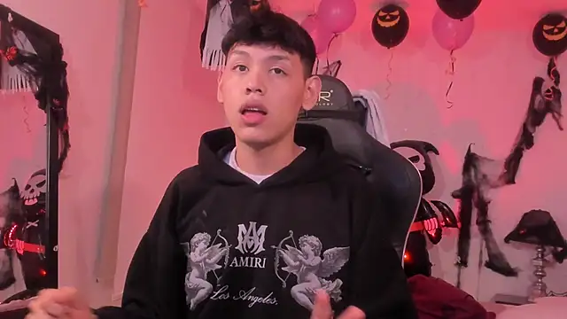 Snapshot of zeus_blaze chatting on October 18, 2025, 11:51 pm zeus blaze online show from October 18, 2025, 11:51 pm