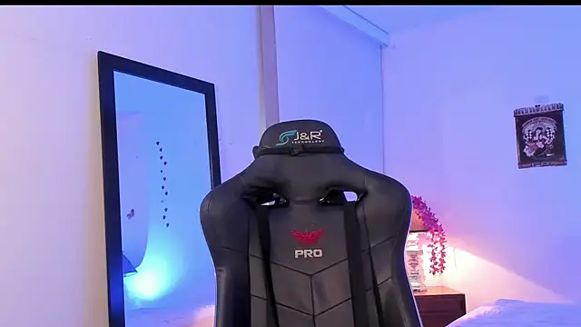 Snapshot of zeus_blaze chatting on September 23, 2025, 12:01 pm zeus blaze online show from September 23, 2025, 12:01 pm