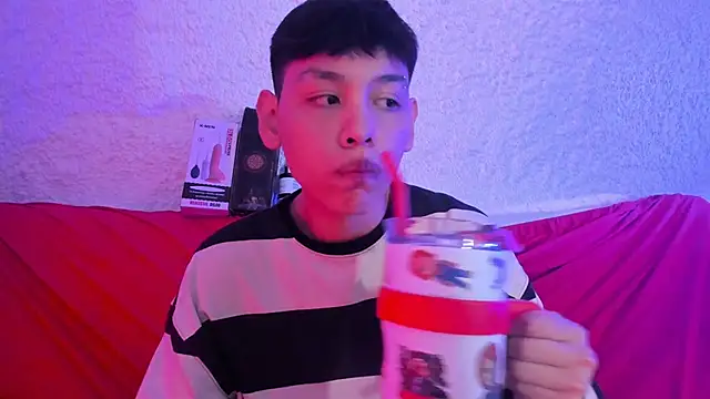 Snapshot of zeus_blaze chatting on November 12, 2025, 7:40 pm zeus blaze online show from November 12, 2025, 7:40 pm