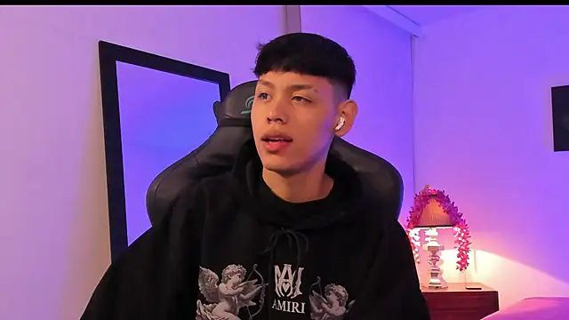 Snapshot of zeus_blaze chatting on September 19, 2025, 11:47 am zeus blaze online show from September 19, 2025, 11:47 am