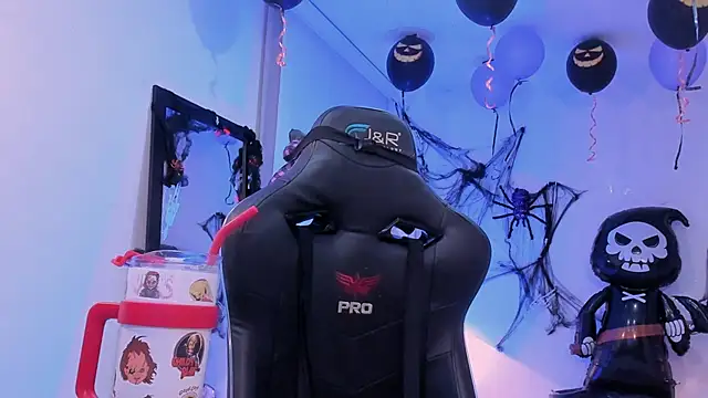 Snapshot of zeus_blaze chatting on October 22, 2025, 4:39 pm zeus blaze online show from October 22, 2025, 4:39 pm